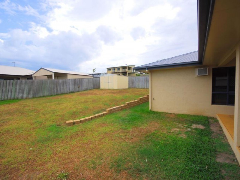 Bushland Beach QLD 4818