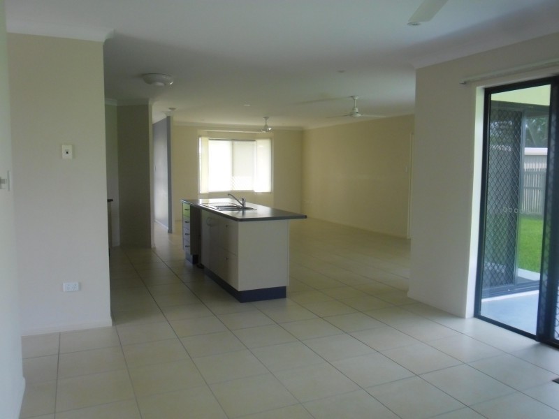 6 Seabrook Circuit, Bushland Beach QLD 4818