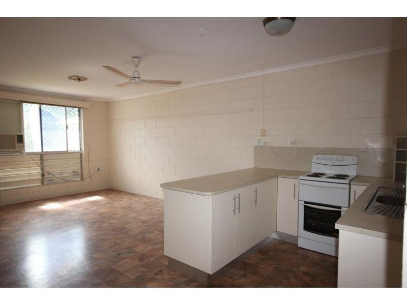 2/65 Howlett Street, Currajong QLD 4812