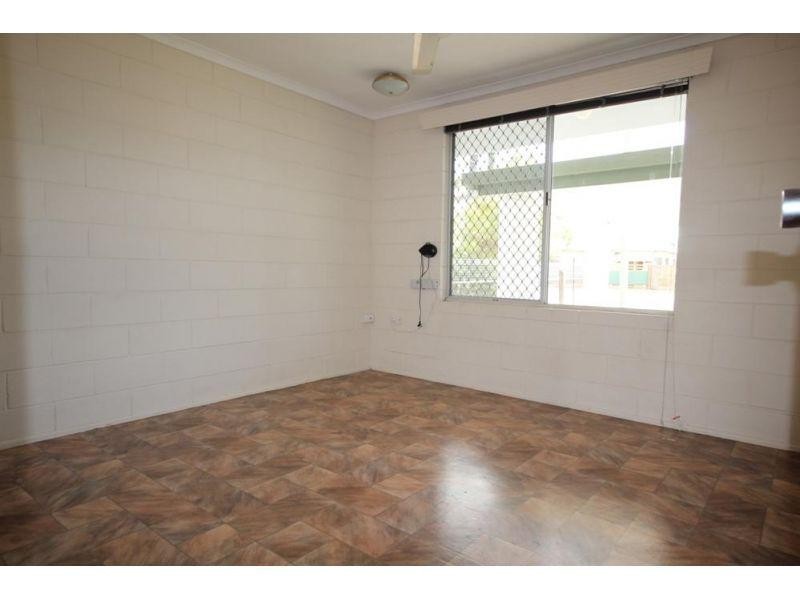 2/65 Howlett Street, Currajong QLD 4812