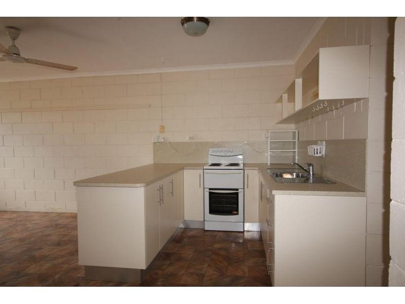 2/65 Howlett Street, Currajong QLD 4812