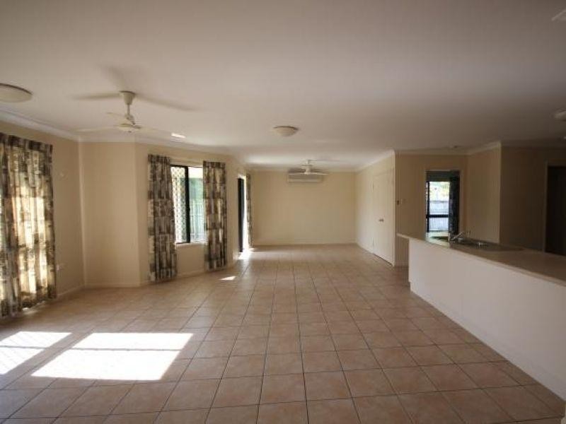 5 Gernika Court, Bushland Beach QLD 4818