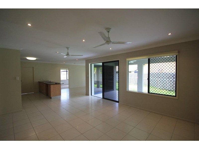 11 Bronte Court, Bushland Beach QLD 4818
