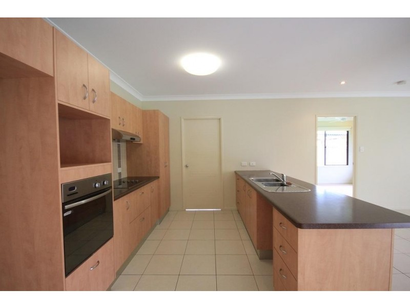 11 Bronte Court, Bushland Beach QLD 4818