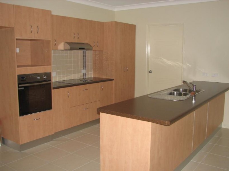 Bushland Beach QLD 4818