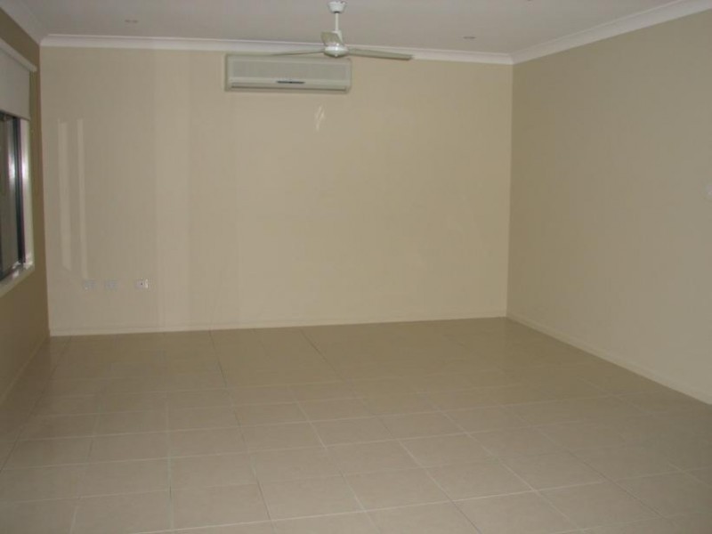 Bushland Beach QLD 4818