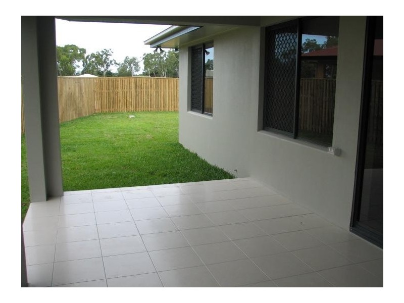 Bushland Beach QLD 4818