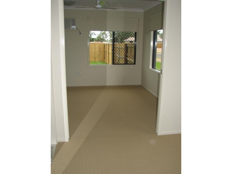 Bushland Beach QLD 4818