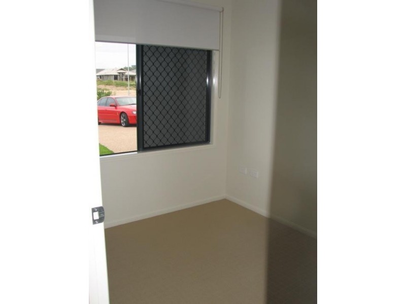 Bushland Beach QLD 4818