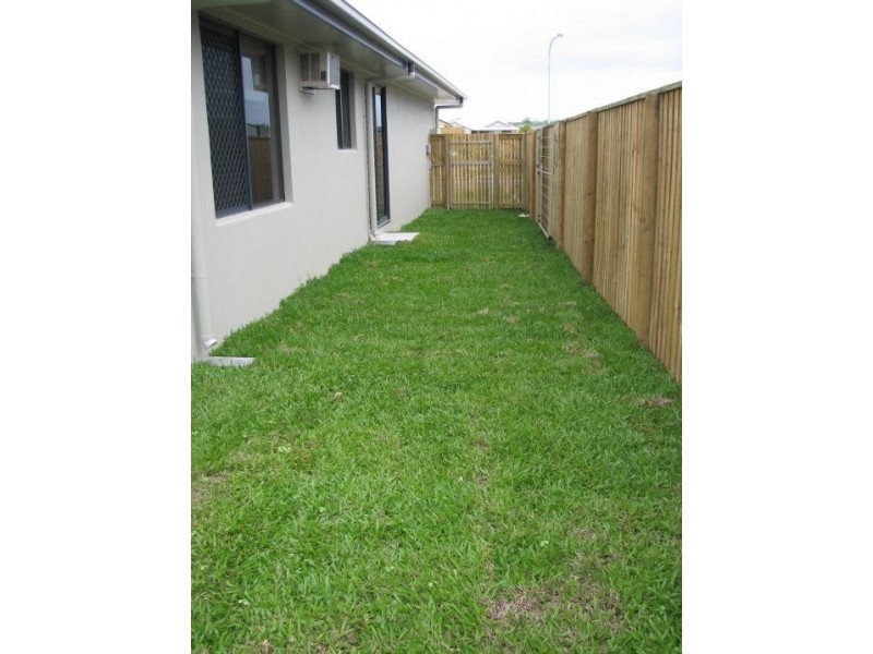 Bushland Beach QLD 4818