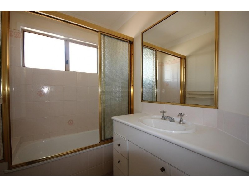 19 Joshua Crescent, Bushland Beach QLD 4818