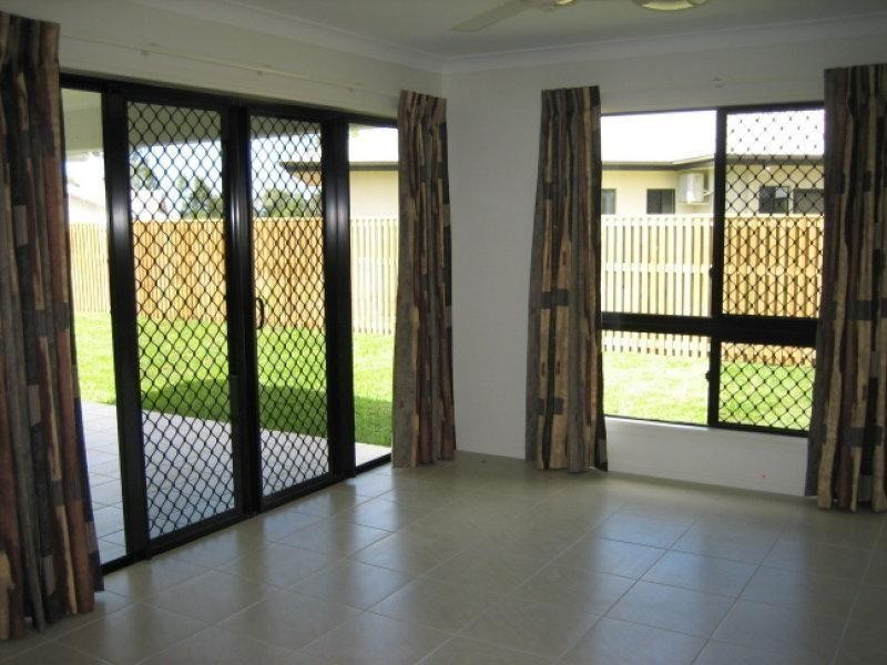 Bushland Beach QLD 4818