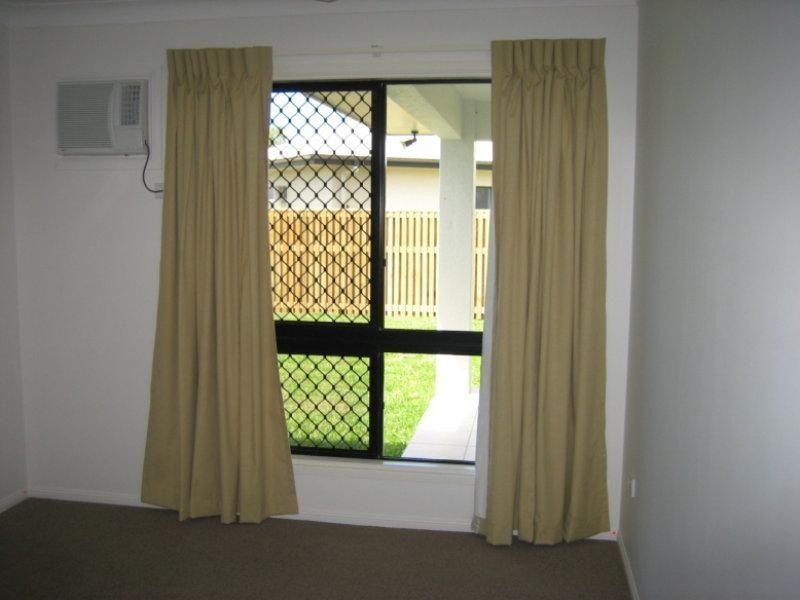 Bushland Beach QLD 4818