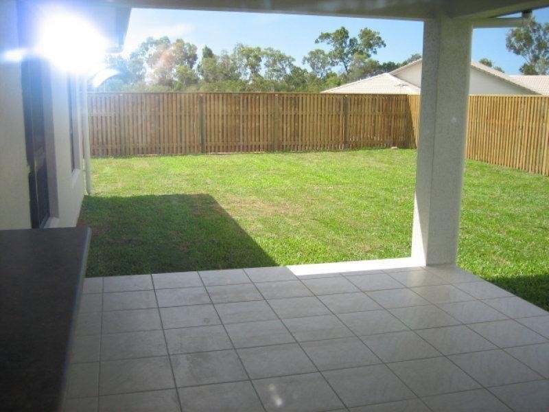 Bushland Beach QLD 4818