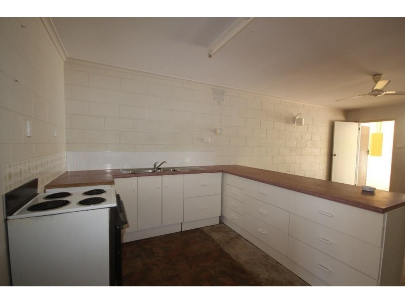 1/16 Dollview Avenue, Rasmussen QLD 4815