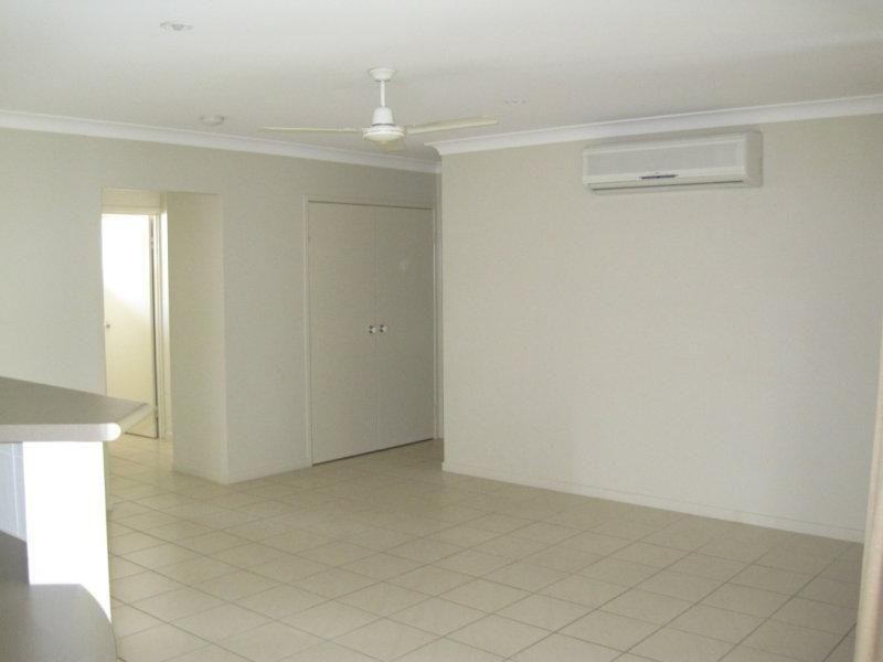 Bushland Beach QLD 4818