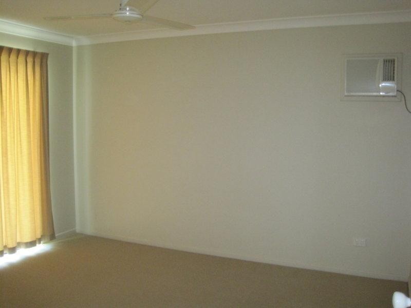 Bushland Beach QLD 4818