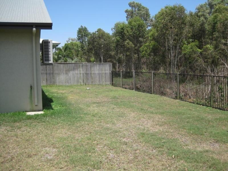 Bushland Beach QLD 4818