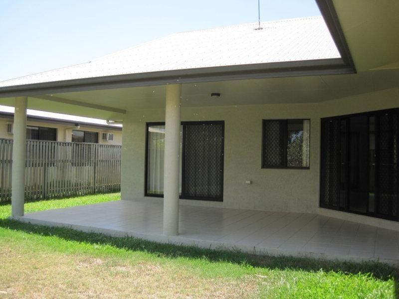 Bushland Beach QLD 4818