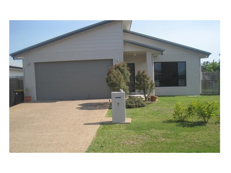 7 Eungella Court, Bushland Beach QLD 4818