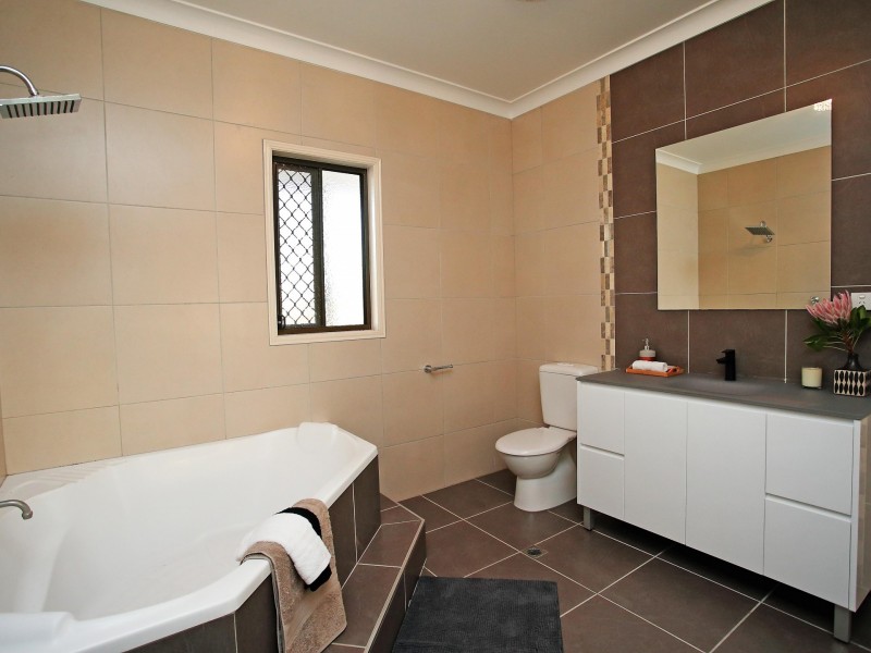 8 Slaytons Road, Jensen QLD 4818