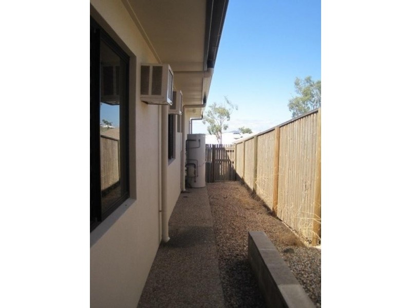 79 Shutehaven Circuit, Bushland Beach QLD 4818