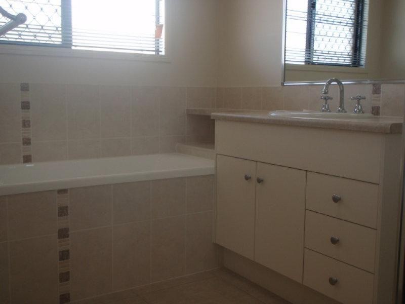 Bushland Beach QLD 4818