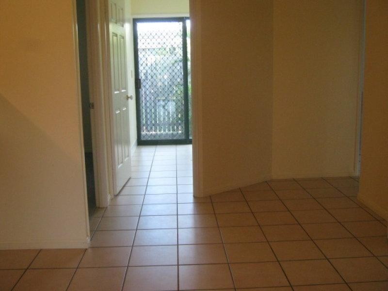 2/11 Xavier Street, Railway Estate QLD 4810