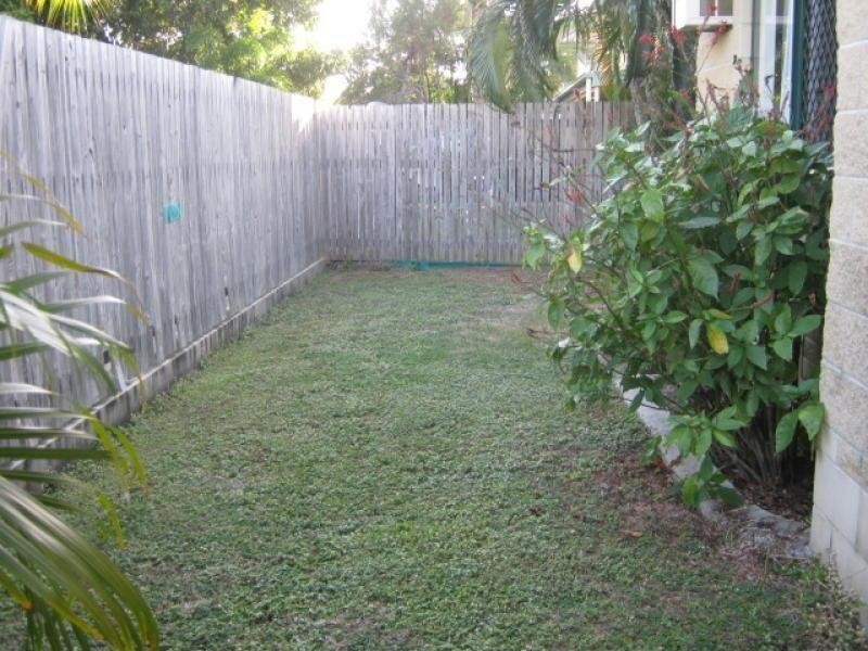 2/11 Xavier Street, Railway Estate QLD 4810