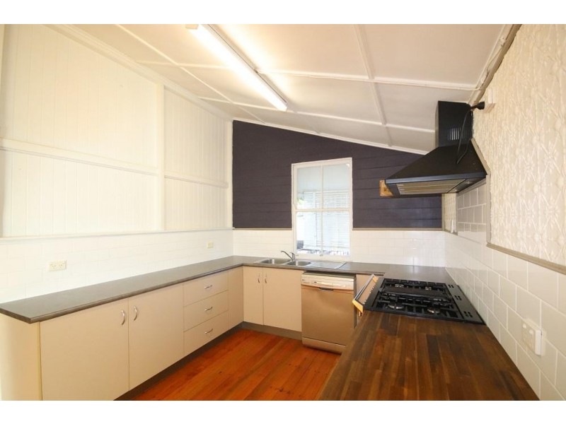 39 Carr Street, Hermit Park QLD 4812