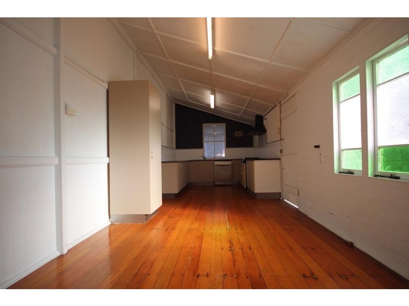 39 Carr Street, Hermit Park QLD 4812