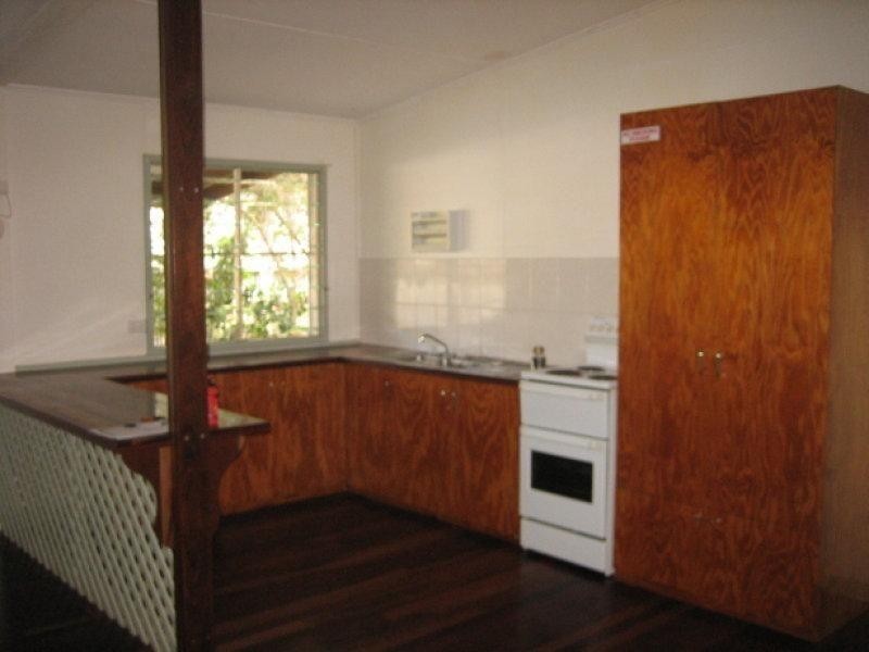 31 Coral Street, Saunders Beach QLD 4818