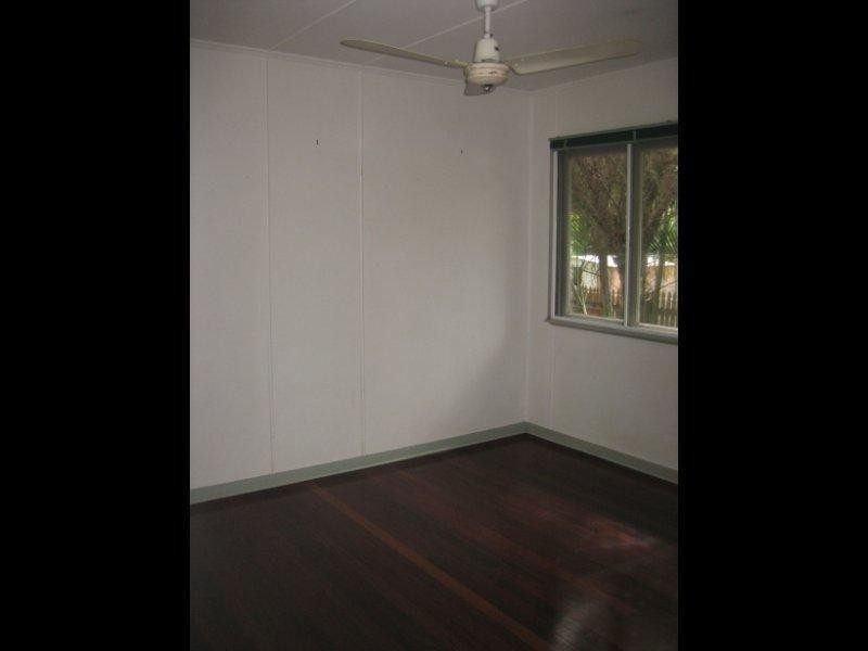 31 Coral Street, Saunders Beach QLD 4818