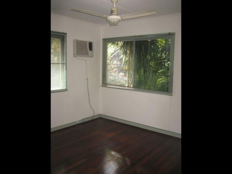 31 Coral Street, Saunders Beach QLD 4818