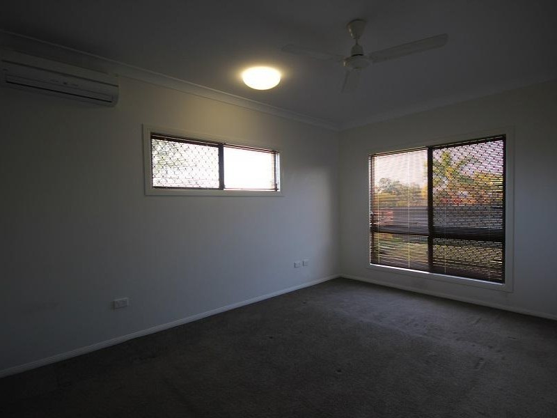 34 Hillock Crescent, Bushland Beach QLD 4818