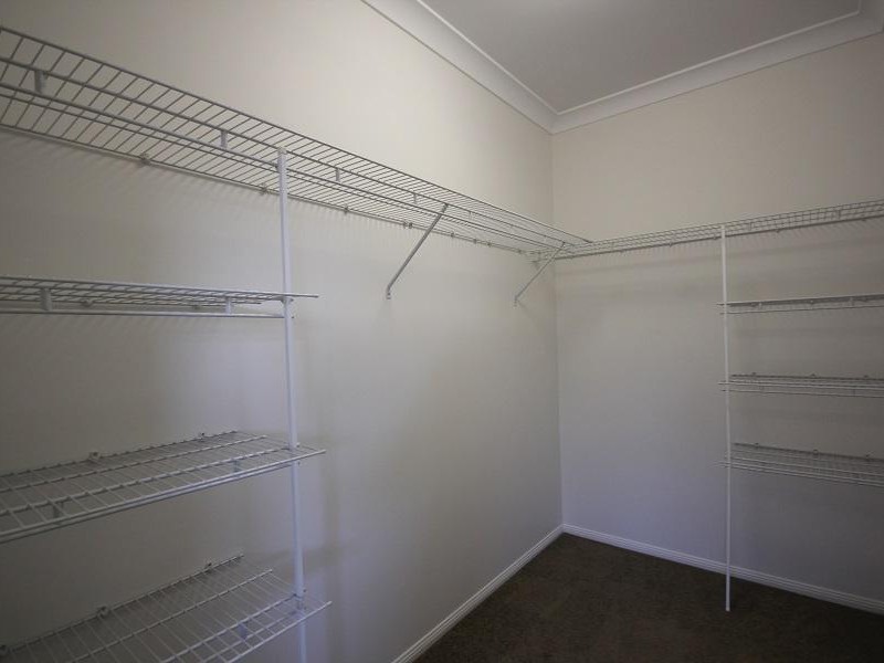 34 Hillock Crescent, Bushland Beach QLD 4818