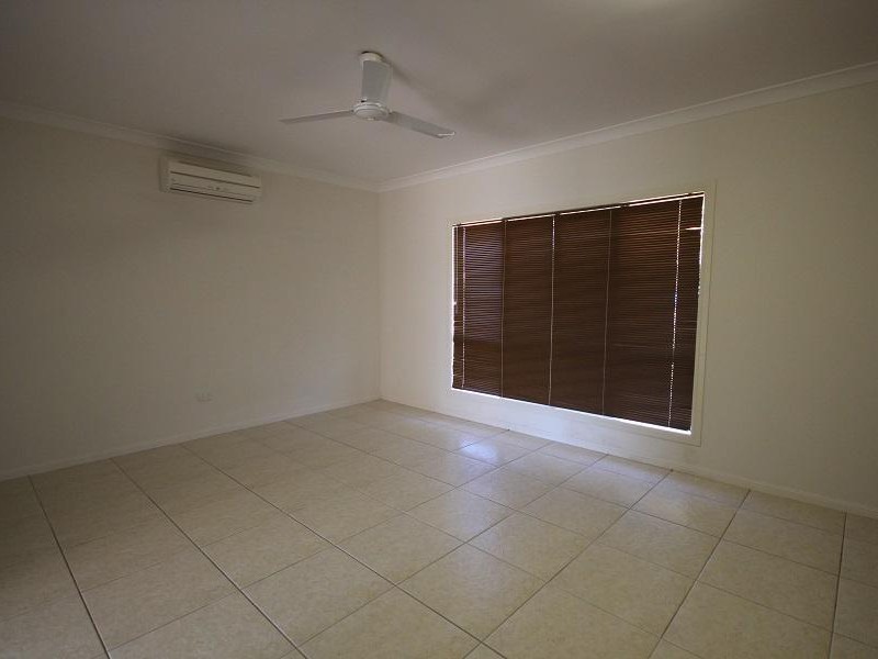 34 Hillock Crescent, Bushland Beach QLD 4818