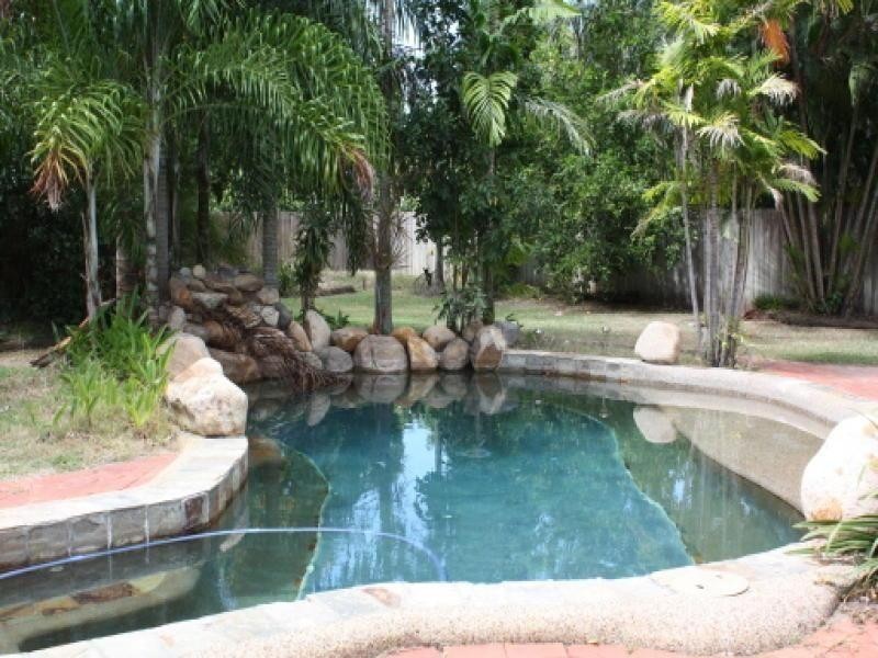 Bushland Beach QLD 4818