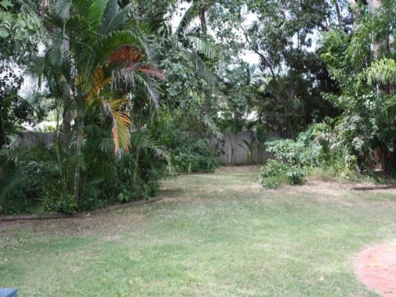 Bushland Beach QLD 4818