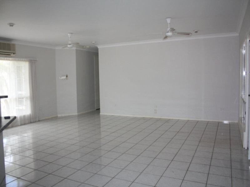 Bushland Beach QLD 4818