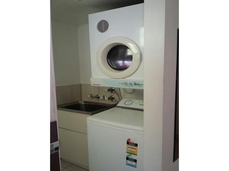 8/6 Hale Street, Townsville City QLD 4810