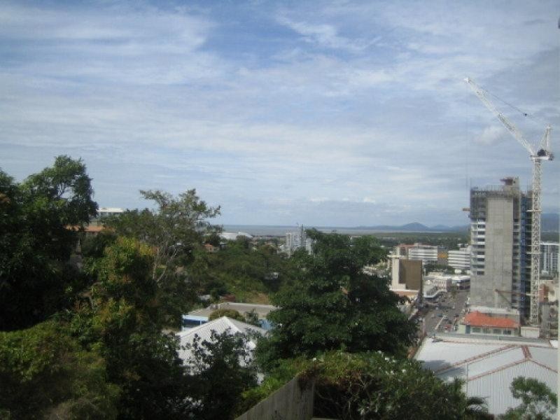 8/6 Hale Street, Townsville City QLD 4810