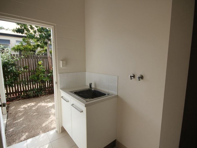 1/63 Hugh Street, West End QLD 4810