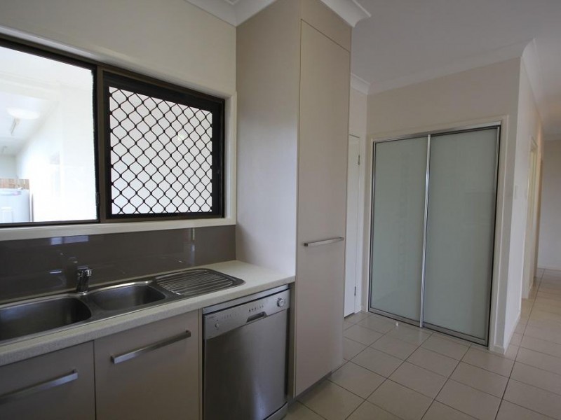 1/63 Hugh Street, West End QLD 4810