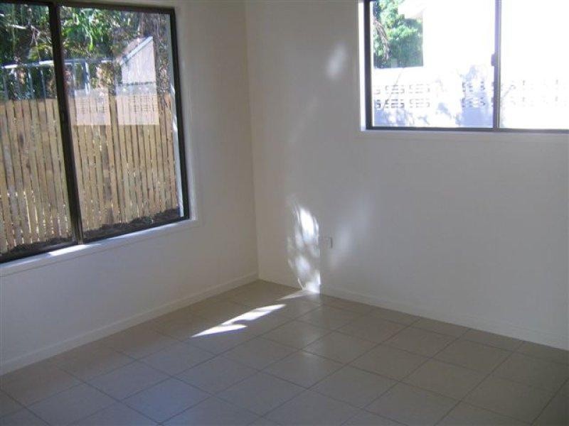 2/63 Hugh Street, West End QLD 4810