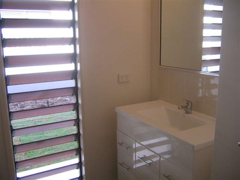 2/63 Hugh Street, West End QLD 4810