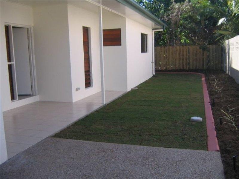 2/63 Hugh Street, West End QLD 4810