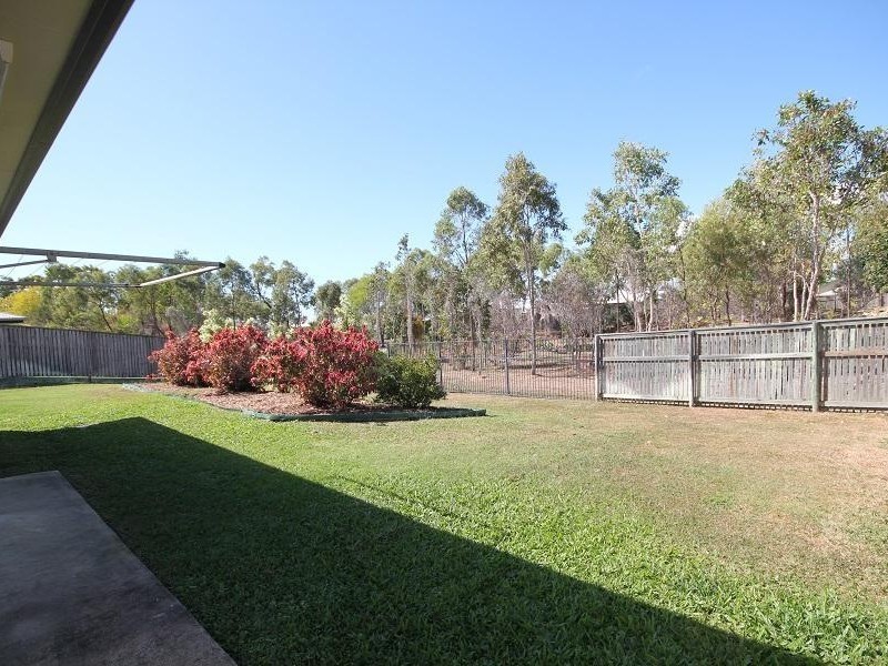19 Minstrel Court, Bushland Beach QLD 4818