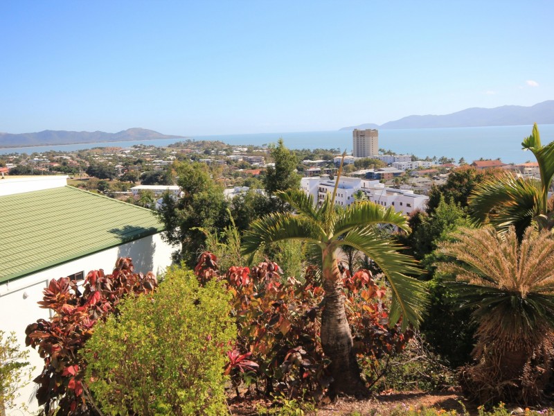 9/7 Hale Street, Townsville City QLD 4810