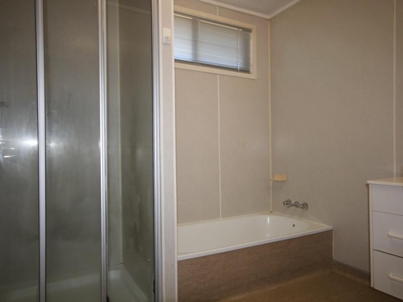 8 Eklund Street, Kirwan QLD 4817